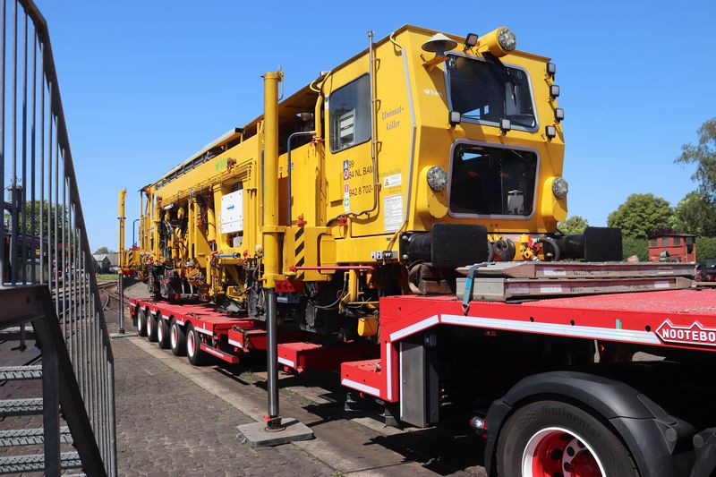 BAM Stopmachine met het fabrieksnummer 1214 en het UIC-nummer 99 84 942 8 702-7.